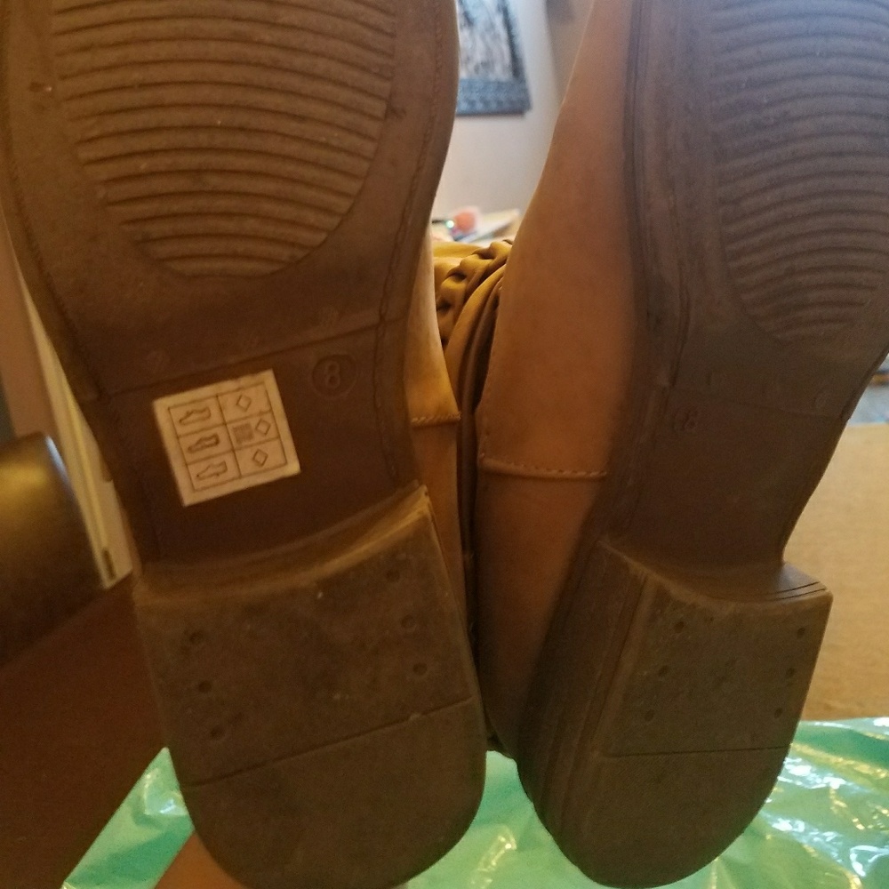 Boots - Picture 4 of 5